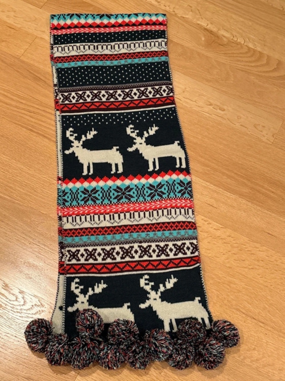 Scarf - nwot - Coco & Carmen Holiday patterned scarf